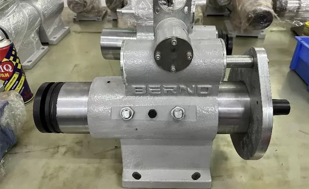 Moteur de conception breveté de Hiseng pour machine à double bordure de ligne droite