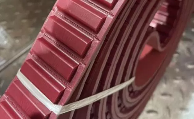 Structure de transmission brevetée pour la machine à double bordure de ligne droite