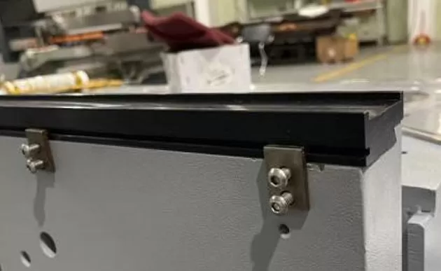 Structure de transmission brevetée pour la machine à double bordure de ligne droite