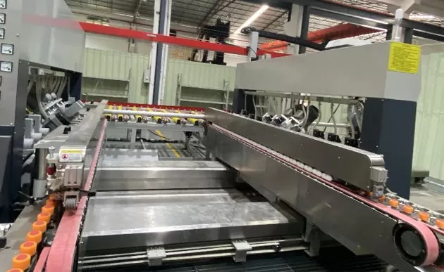 Système de contrôle moteur servo et VFD de précision, machine à double bordure droite